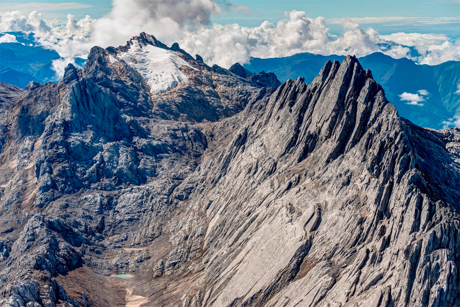 Puncak Jaya (4884m) - Indonesia