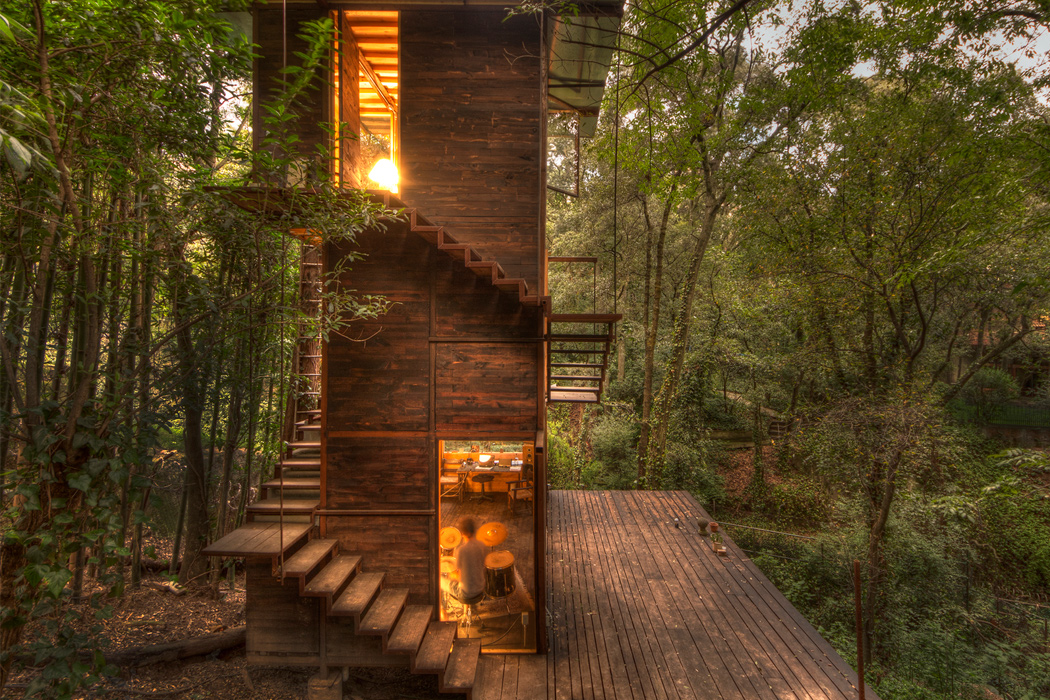 wooden treehouse pict