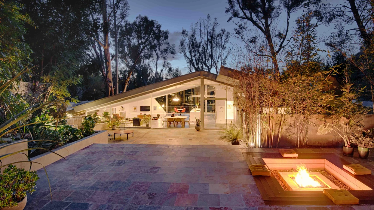 triangle modern houses