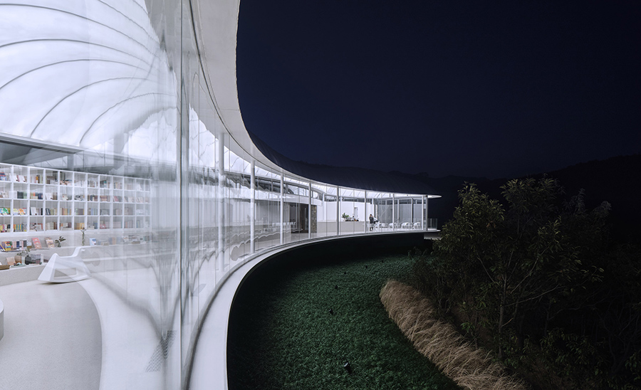 curved house