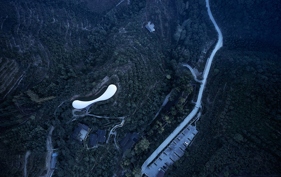 curved house