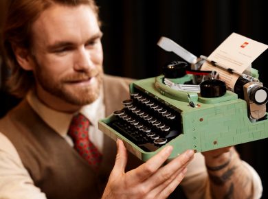 Newest LEGO Functional Vintage Typewriter which Actually Types