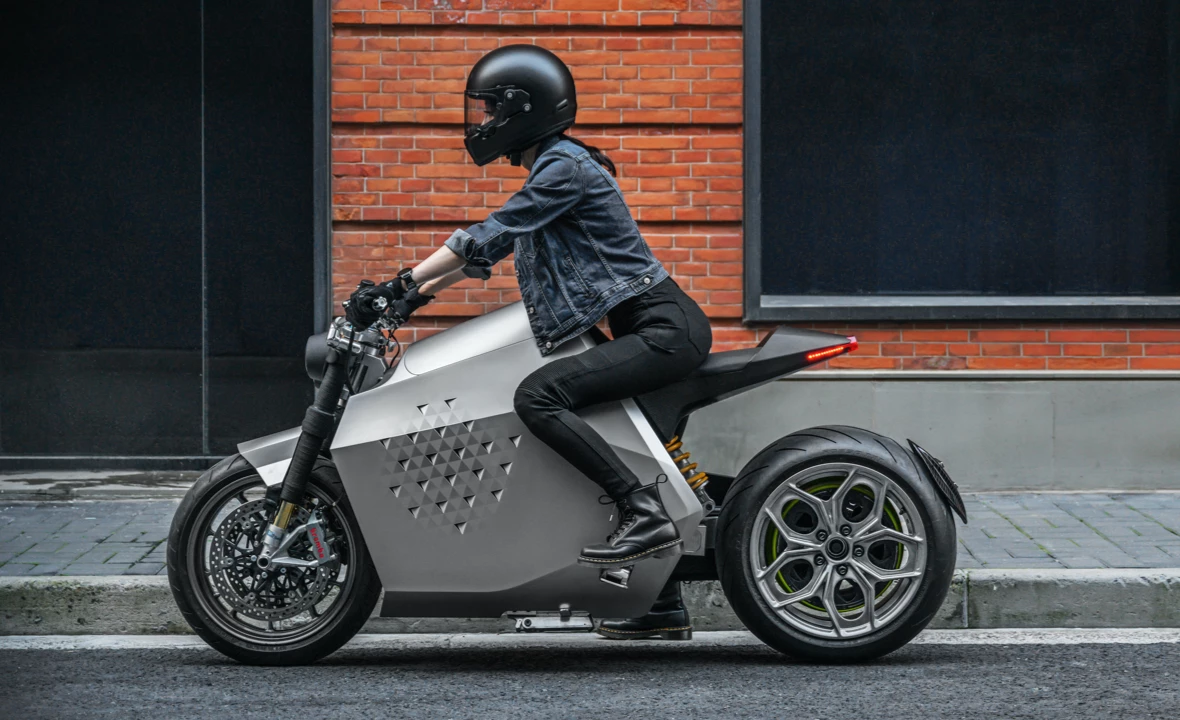 Self-balancing Electric Motorcycle Da Vinci DC100