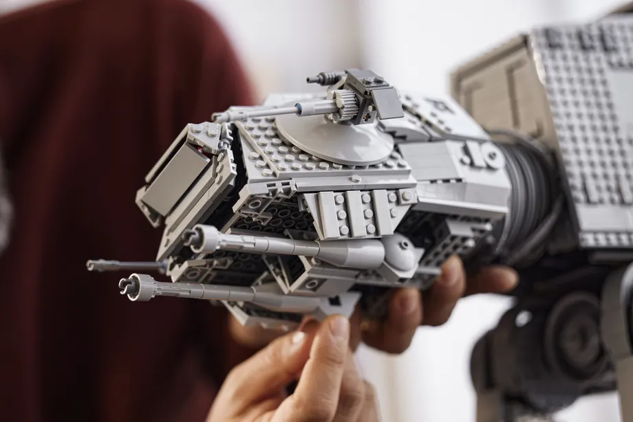 LEGO Star Wars Ultimate Collector Series AT-AT