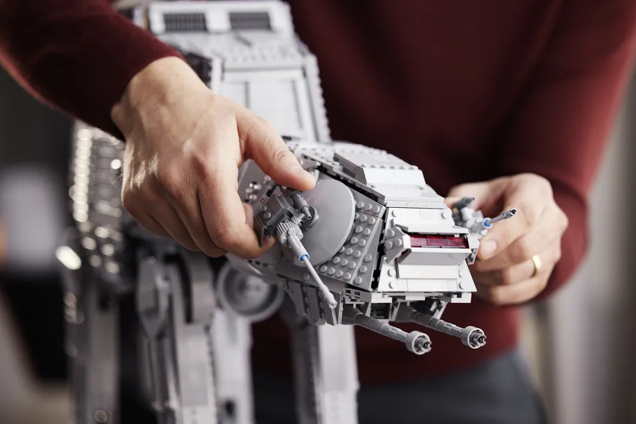 LEGO Star Wars Ultimate Collector Series AT-AT