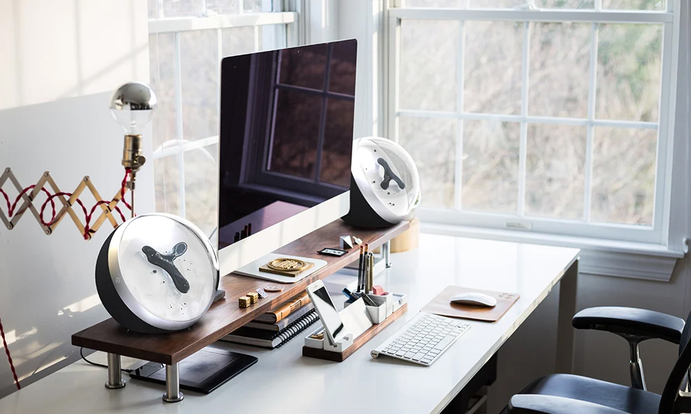 Van der Waals Speaker with Ferrofluid Visualizer