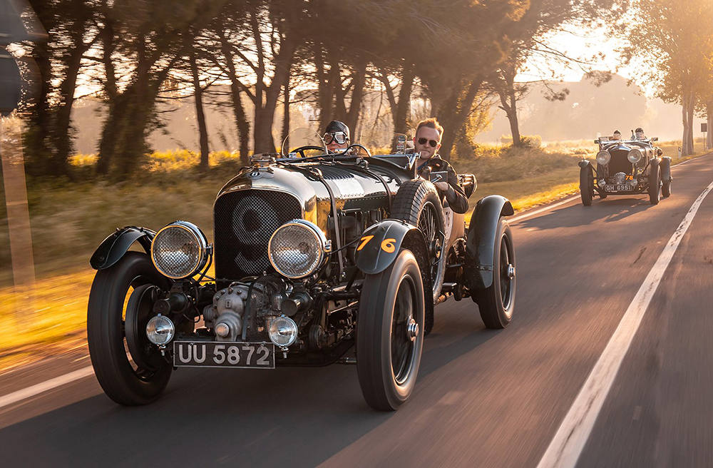 Retro Beauty: 15 Vintage Cars Getting Better with Years Retro Beauty: 15 Vintage Cars Getting Better with Years