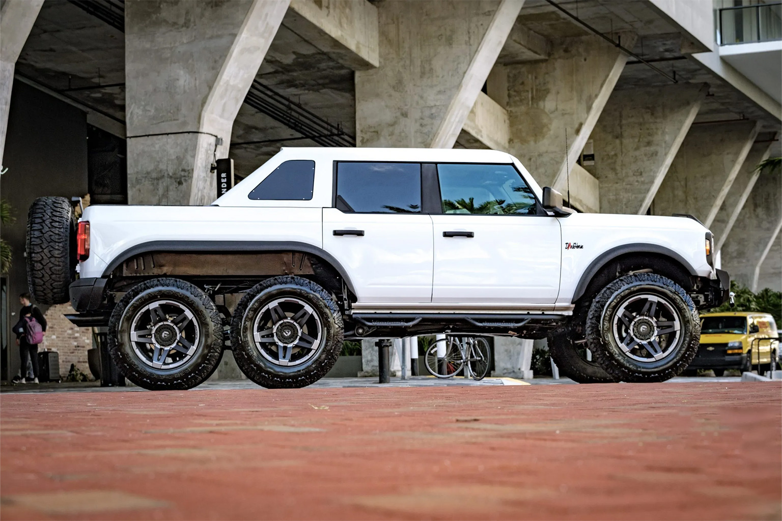 Apocalypse's 'The Dark Horse' Is a Fully-Bespoke 400-HP Ford Bronco 6×6