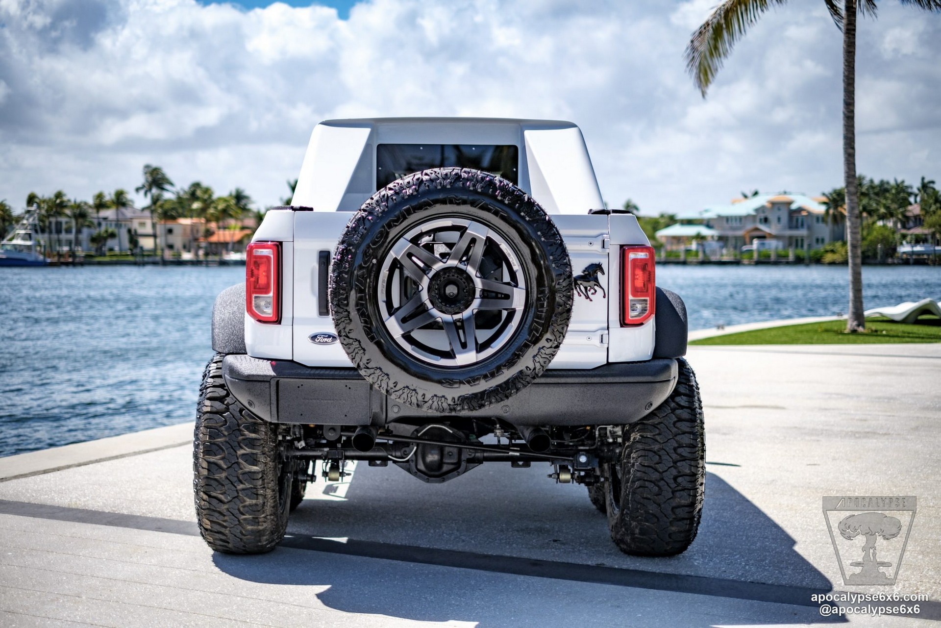 Apocalypse's 'The Dark Horse' Is a Fully-Bespoke 400-HP Ford Bronco 6×6