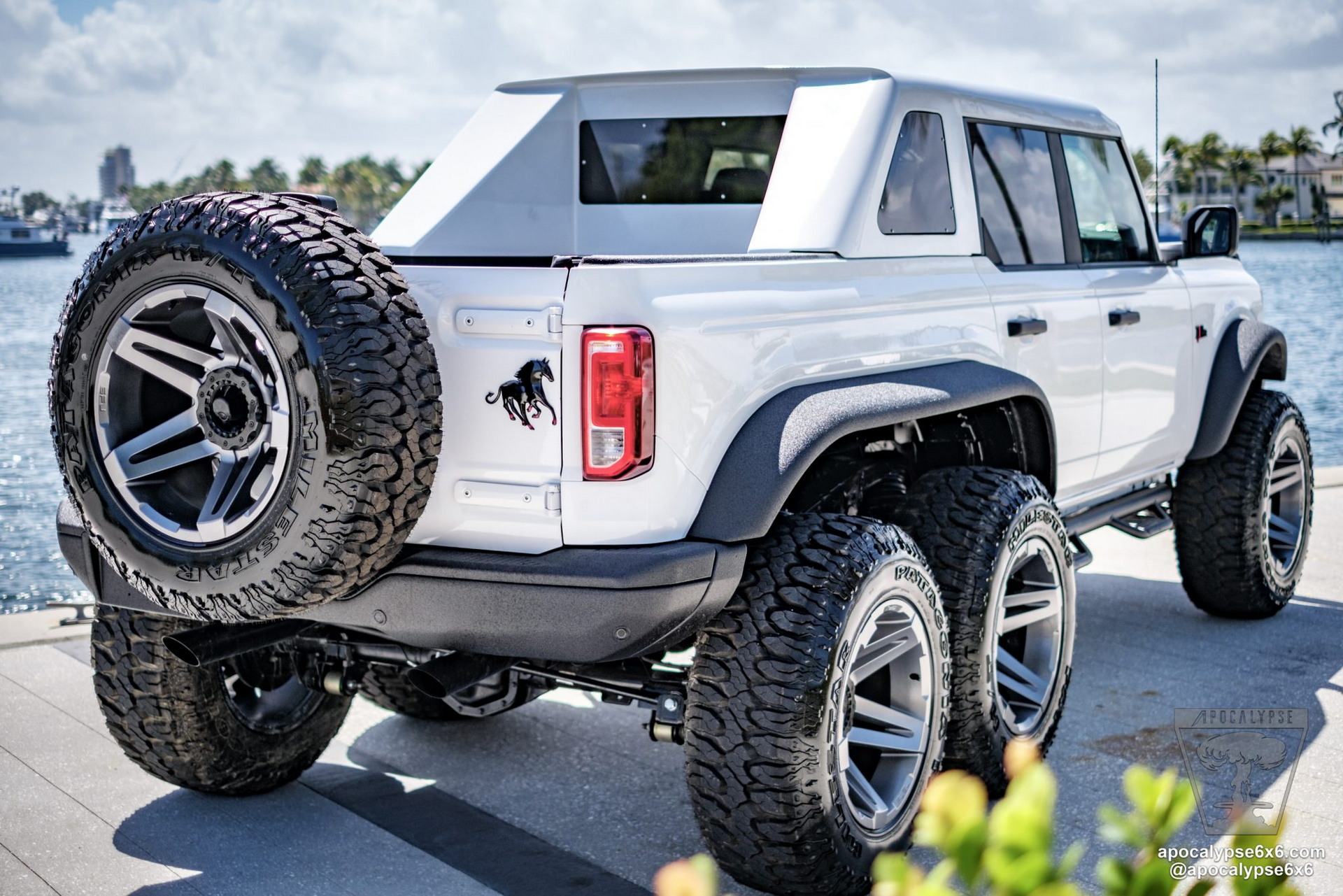 Apocalypse's 'The Dark Horse' Is a Fully-Bespoke 400-HP Ford Bronco 6×6