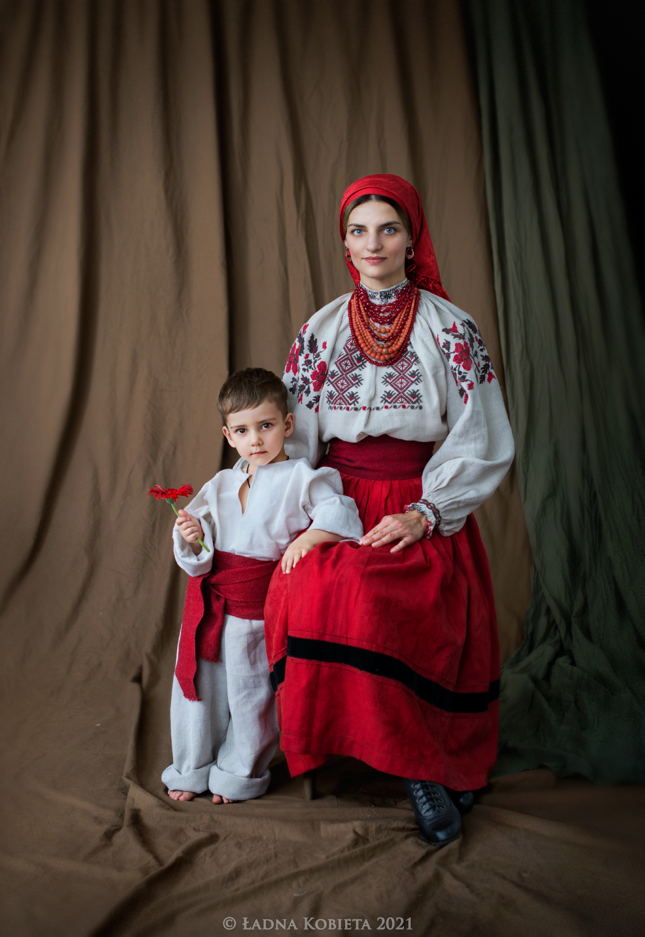 Ukrainian Women in Traditional Costumes by Ethno-Photographer Anna Senik