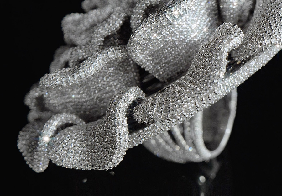 Mushroom-Shaped Ring Broke World Record for Most Diamonds