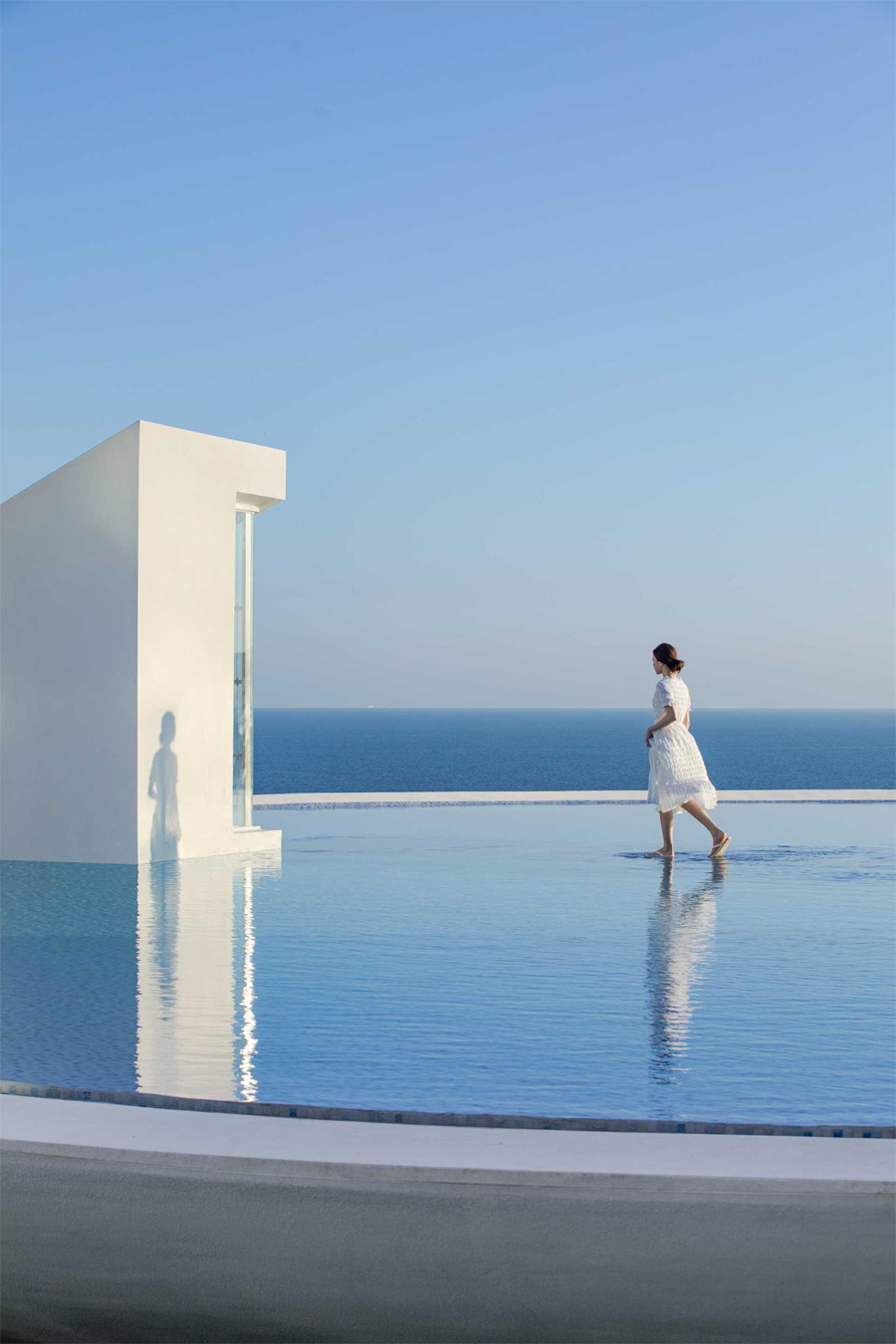 Clifftop Library in China with Circular Pool