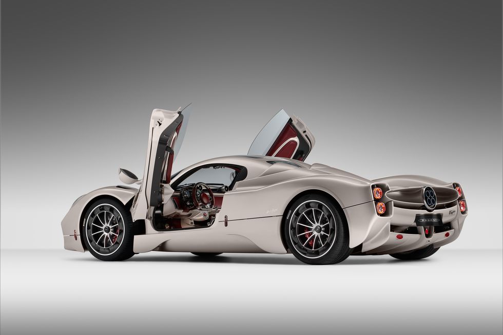 852-HP V-12–Powered 2023 Pagani Utopia Coupe