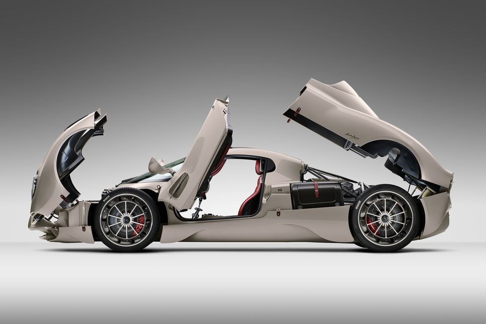 852-HP V-12–Powered 2023 Pagani Utopia Coupe