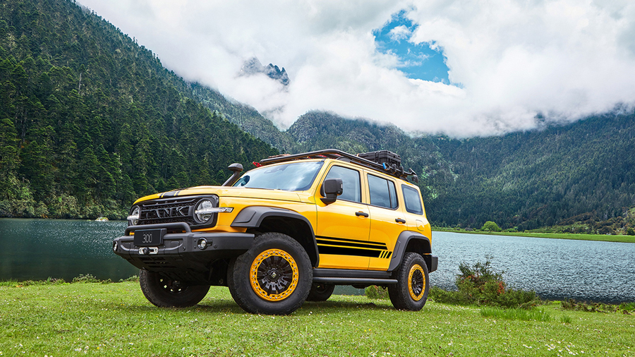 Tank 300 Frontier Edition Paired with an Off-Road E-Bike