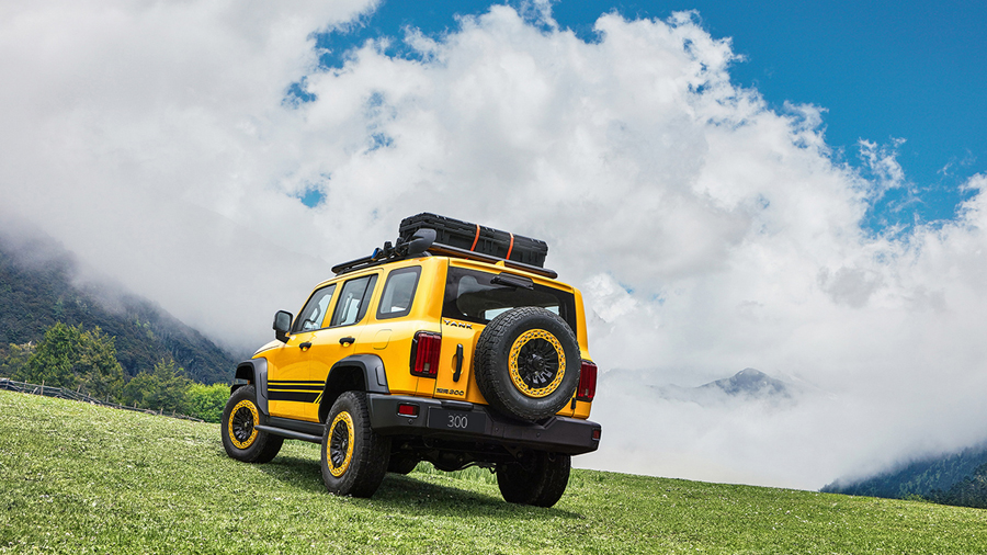 Tank 300 Frontier Edition Paired with an Off-Road E-Bike