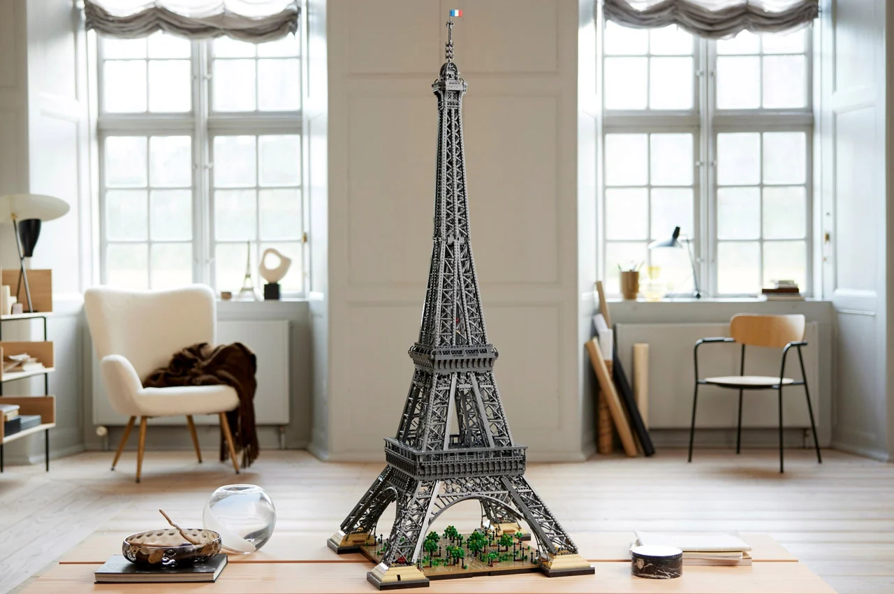 World's Tallest LEGO Set - The Eiffel Tower
