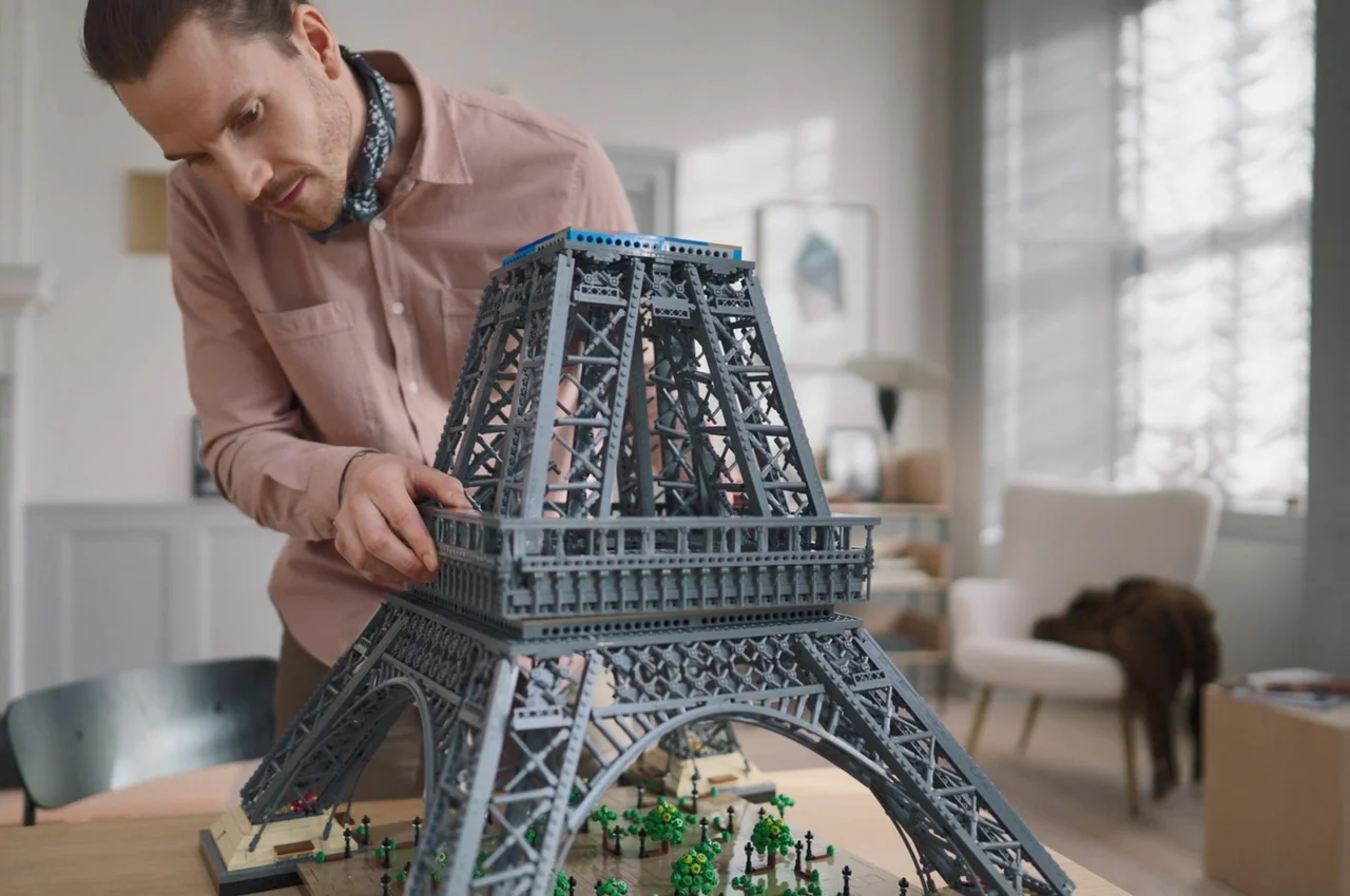 World's Tallest LEGO Set - The Eiffel Tower