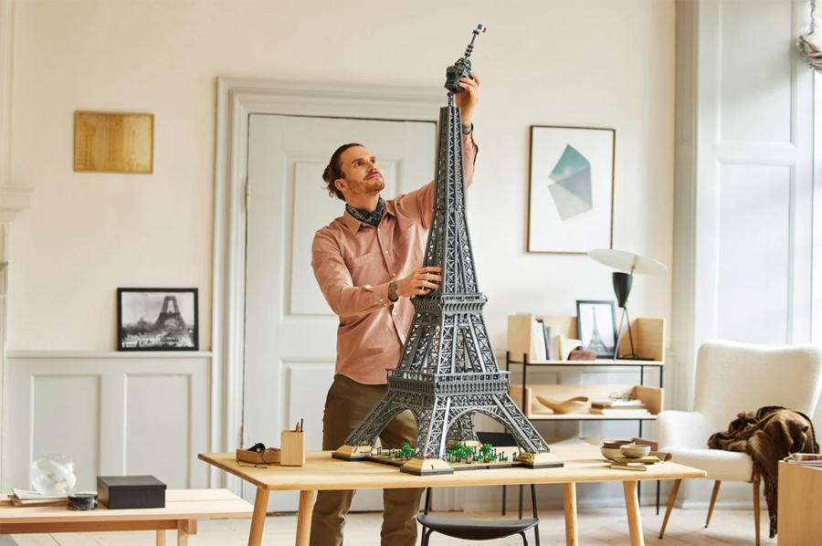 World's Tallest LEGO Set - The Eiffel Tower