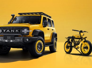 Tank 300 Frontier Edition Paired with an Off-Road E-Bike
