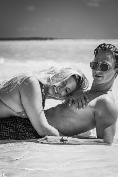 25 Cute Beach Couple Photos to Get More Ideas