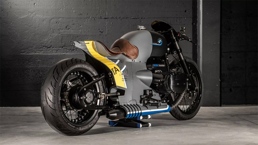 Aircraft-Inspired Custom BMW R18 Iron Annie