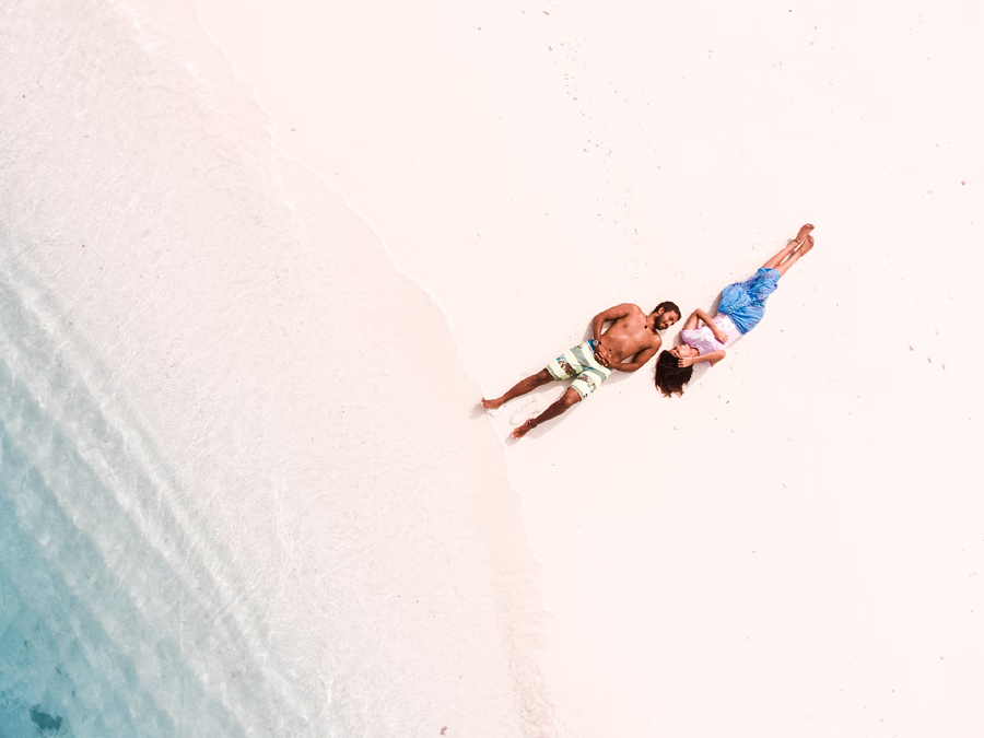 beach couple photos