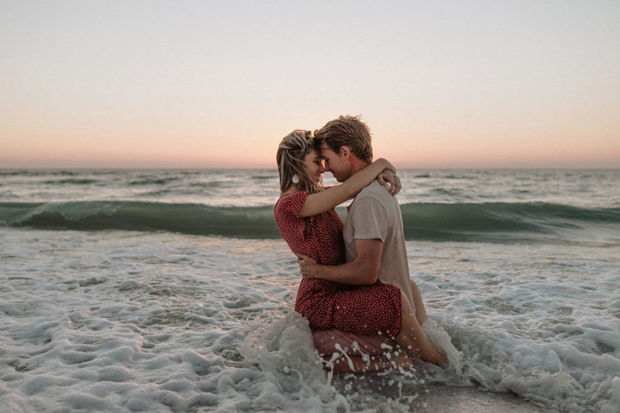 Beach Couple Poses Ideas | Girlfriend-Boyfriend Sunset Photoshoot Ideas On  Beach - Part 2 - YouTube