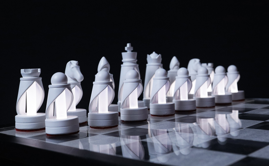 Revolutionary Light-Up Chess Set with Wirelessly Illuminated Pieces