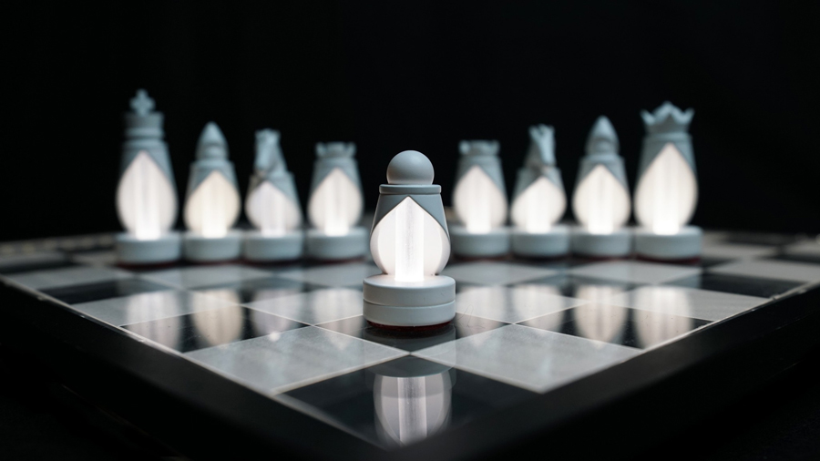 Revolutionary Light-Up Chess Set with Wirelessly Illuminated Pieces