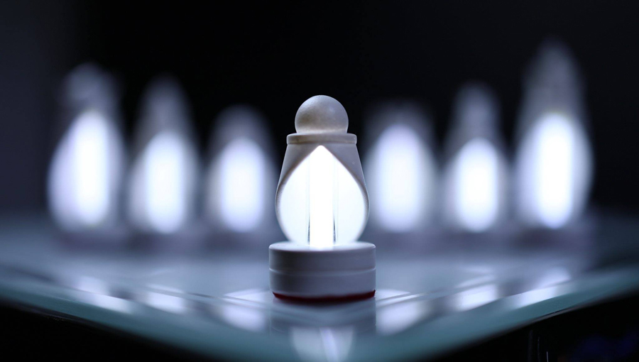 Revolutionary Light-Up Chess Set with Wirelessly Illuminated Pieces