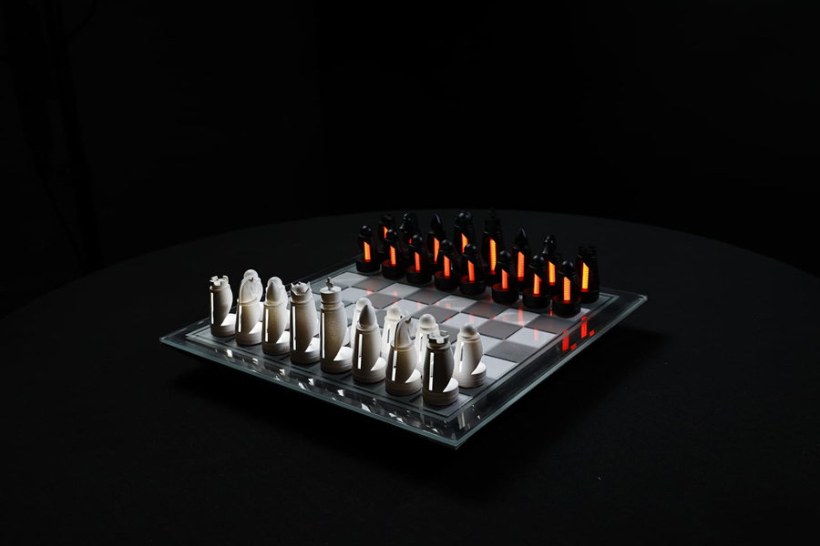 Revolutionary Light-Up Chess Set with Wirelessly Illuminated Pieces