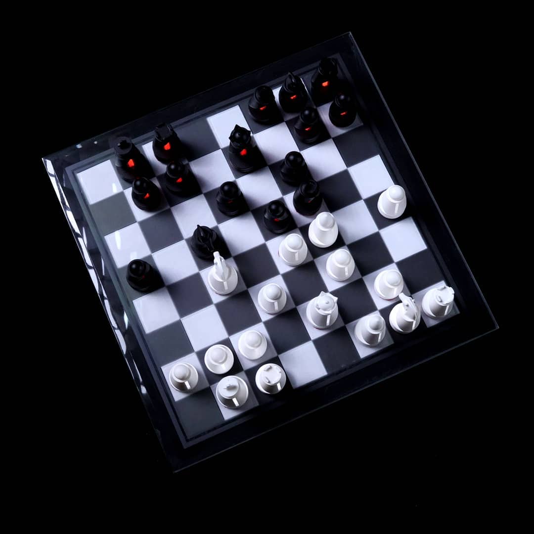 Revolutionary Light-Up Chess Set with Wirelessly Illuminated Pieces