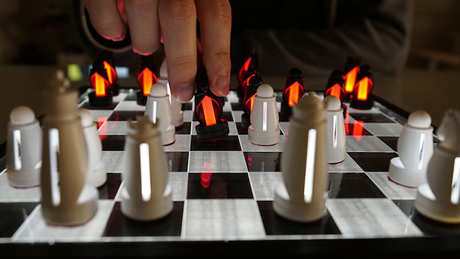 Revolutionary Light-Up Chess Set with Wirelessly Illuminated Pieces