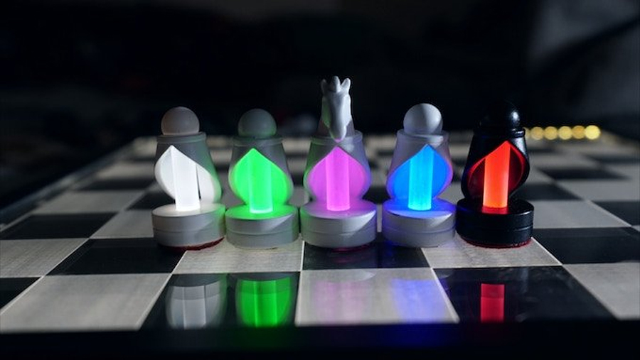 Revolutionary Light-Up Chess Set with Wirelessly Illuminated Pieces