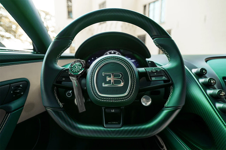 Jam tangan pintar Bugatti Ceramic Titanium Edition