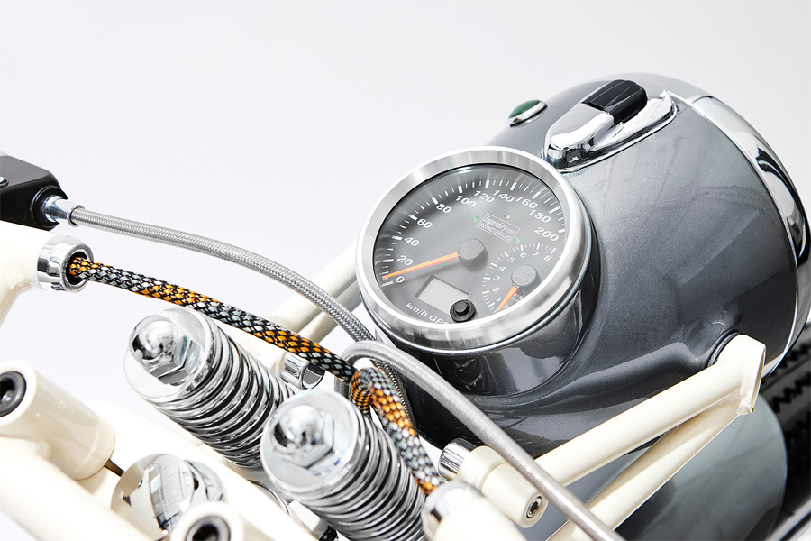 Perfect Blend of Old and New in BMW R75/5 Restoration