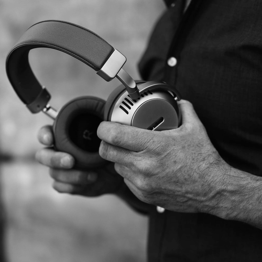 The World's First and Only Vacuum Tube-Amplified Headphones