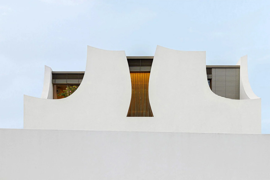 Flower-Inspired Minimalist Casa Pátios de Pétalas