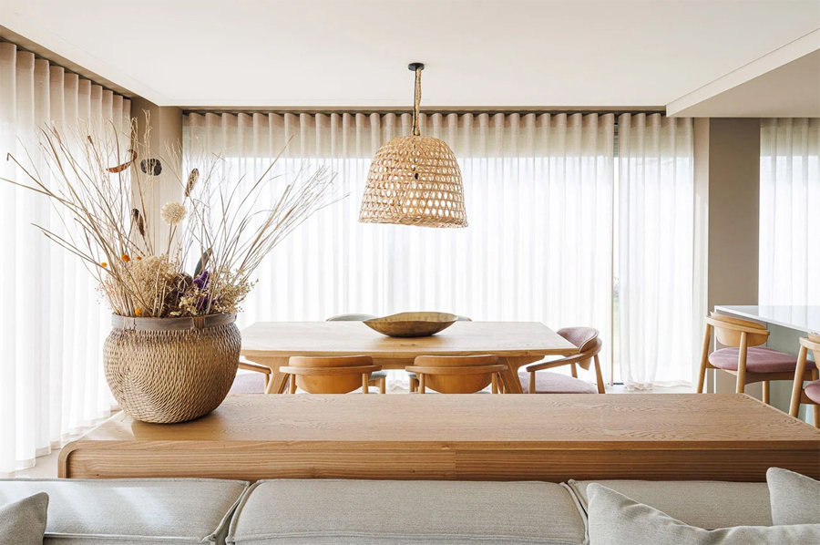 Flower-Inspired Minimalist Casa Pátios de Pétalas
