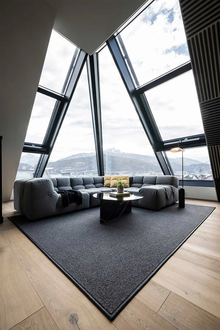 Innsbruck's Hidden Gem - NOA's Omarama Apartment