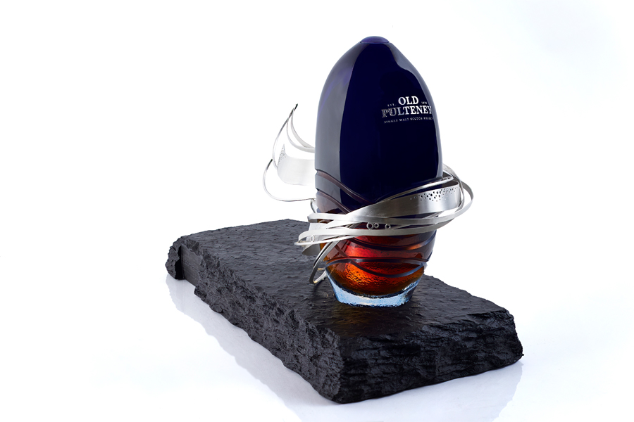 Artistic Elegance of Old Pulteney's 45-year-old Scotch Bow Wave