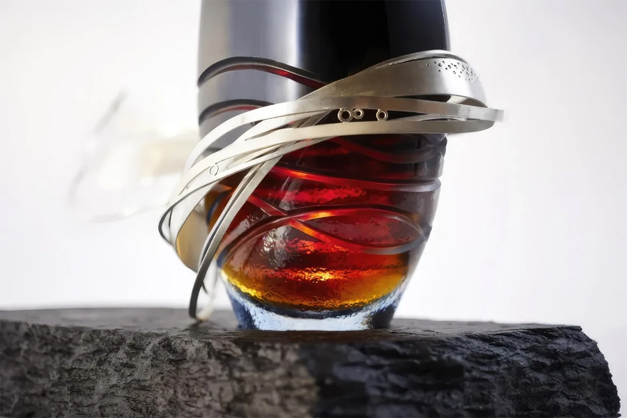 Artistic Elegance of Old Pulteney's 45-year-old Scotch Bow Wave