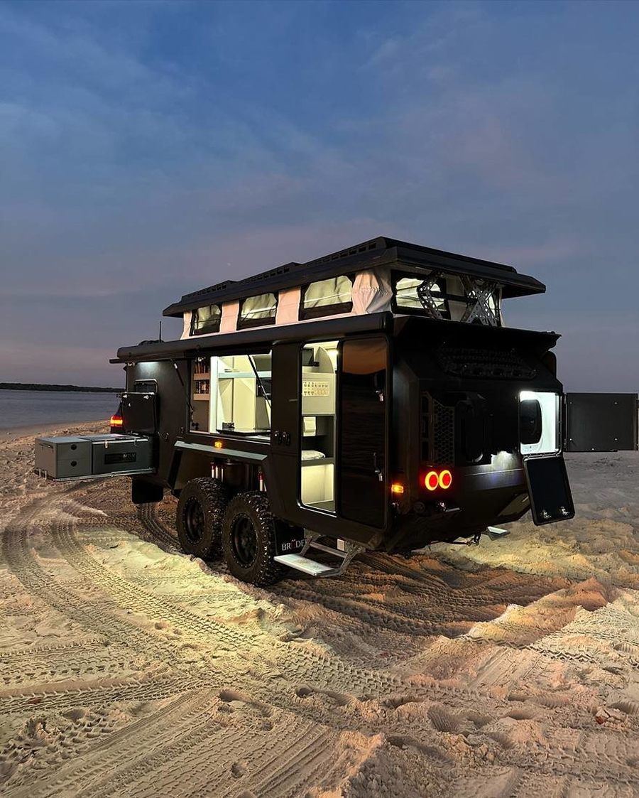 Ultimate Battery-Equipped Off-Road Trailer Bruder EXP 8