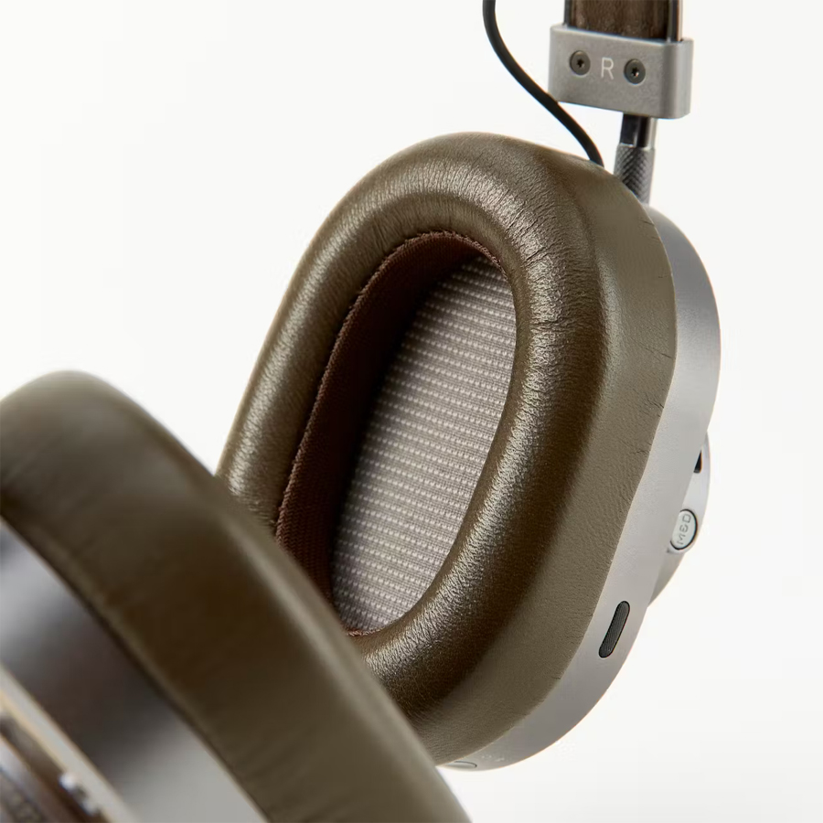 Waxed Canvas MW40 Wireless Headphones by Huckberry x Master & Dynamic