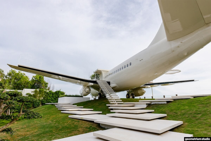 Luxurious Private Jet Villa from a Boeing 737 in Bali