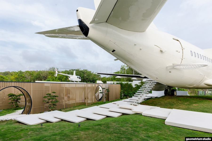 Luxurious Private Jet Villa from a Boeing 737 in Bali