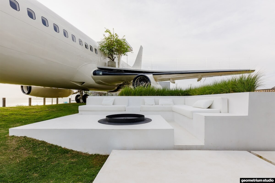Luxurious Private Jet Villa from a Boeing 737 in Bali