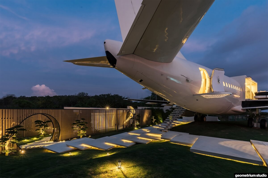 Luxurious Private Jet Villa from a Boeing 737 in Bali